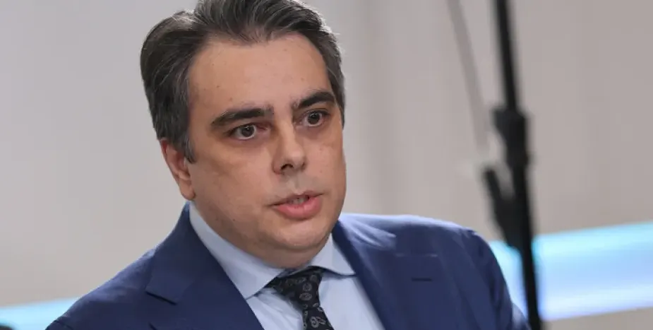 Асен Василев се опитал да продаде на китайци летище Пловдив