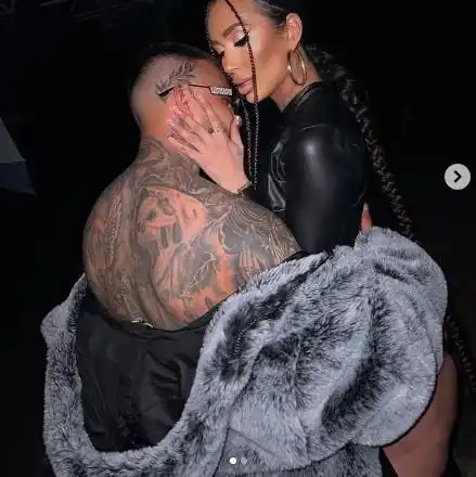 Атижа гушна татуиран мачо