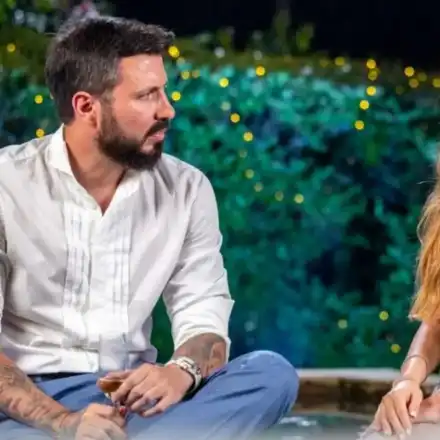 БАРТЕР: Мартин й плати силиконовите бомби, Йоана кръсти кучето си Елвис