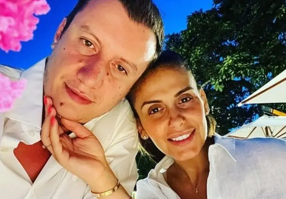 Бившият мъж на Анелия  направи погача на бебето