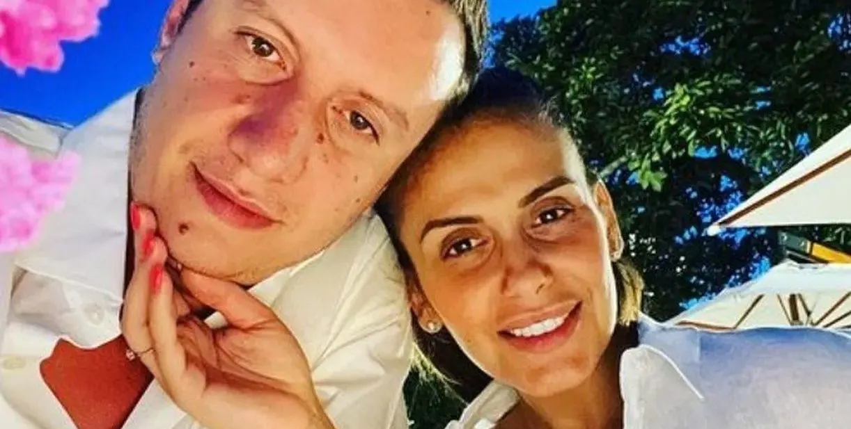 Бившият мъж на Анелия  направи погача на бебето