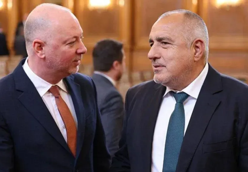 Бойко вдигна мерника на Росен Желязков?