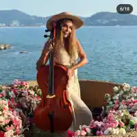 Бони влюбена на море