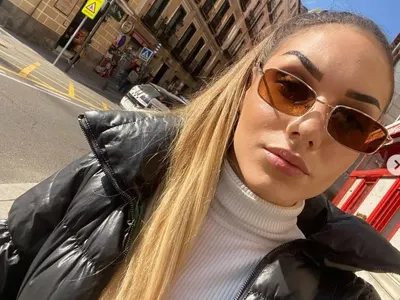 DAMN! Щерката на Фънки кърти по бански (HOT СНИМКИ)