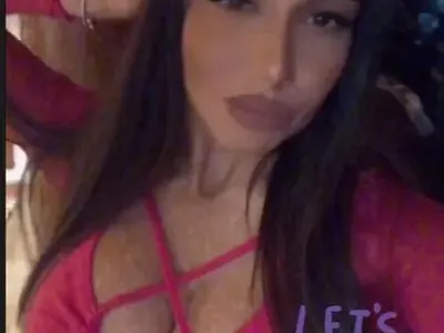 DAMN! Щерката на Фънки кърти по бански (HOT СНИМКИ)