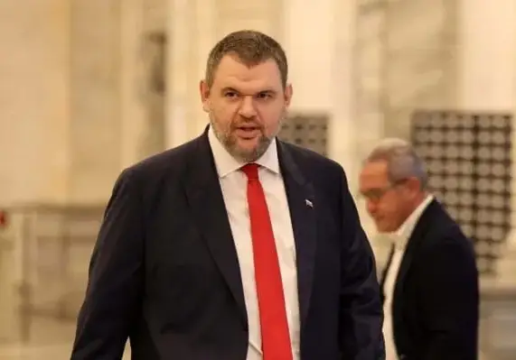 Делян Пеевски, лидер на ДПС и ПГ на ДПС-НОВО НАЧАЛО: Министърът на младежта и спорта незабавно да уволни ръководството на тотализатора за гафа! Парите, които хората дават за спорта, трябва да отиват в спорта, а не по джобовете на схемаджии