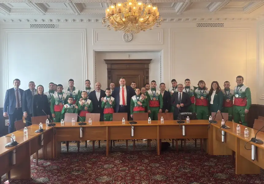 Делян Пеевски, лидер на ДПС и ПГ на ДПС - НОВО НАЧАЛО се срещна с шампионите от Българската федерация по ММА