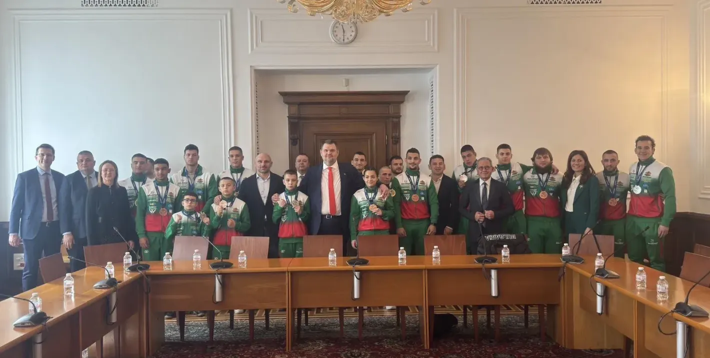 Делян Пеевски, лидер на ДПС и ПГ на ДПС - НОВО НАЧАЛО се срещна с шампионите от Българската федерация по ММА