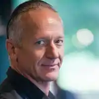 Деян Донков  закъса с кръста