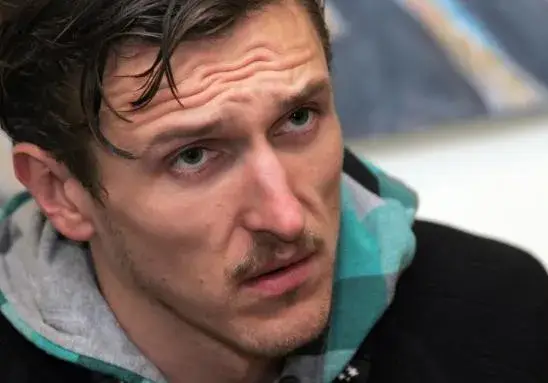 Димо Алексиев на колене: Моля ви, дайте някой лев, имам три деца...