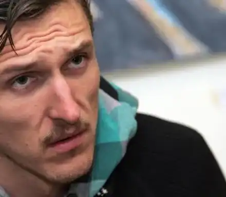 Димо Алексиев на колене: Моля ви, дайте някой лев, имам три деца...