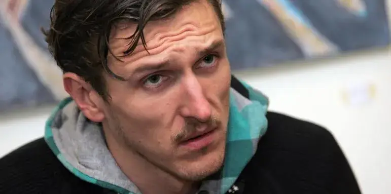 Димо Алексиев на колене: Моля ви, дайте някой лев, имам три деца...