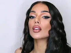 Диона ходи на фризьор 3 пъти седмично