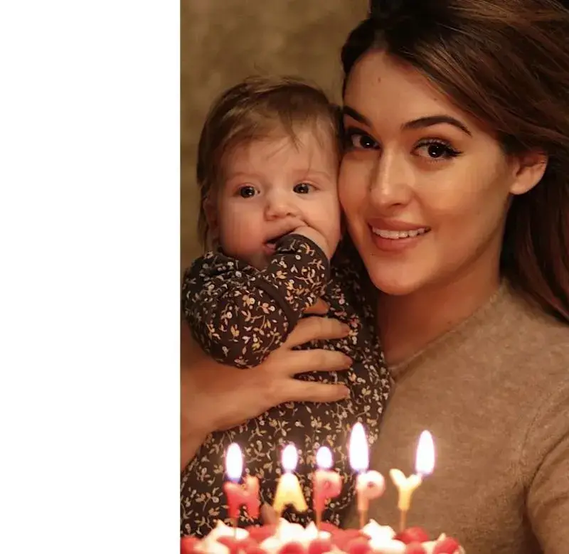 Джуджи пак низвергната! Внучката на Гала празнува рожден ден без другата си баба!