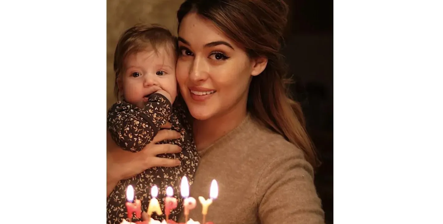 Джуджи пак низвергната! Внучката на Гала празнува рожден ден без другата си баба!