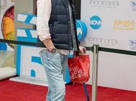 Ергенът Виктор се натиска със звезда от минал сезон СНИМКИ