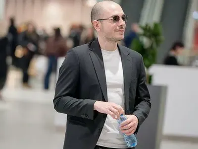 Ергенът Виктор се натиска със звезда от минал сезон СНИМКИ