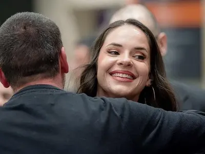 Ергенът Виктор се натиска със звезда от минал сезон СНИМКИ