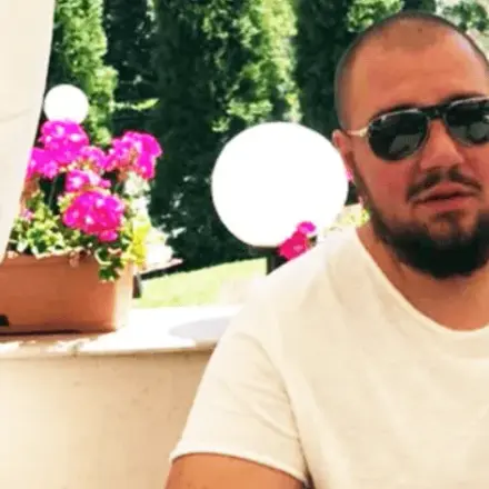 Фалиралият баровец Християн Гущеров преспал с 8 чалга певици