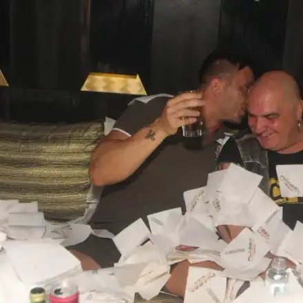 Фънки купи Мерцедеси  на децата