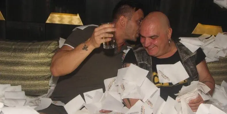 Фънки купи Мерцедеси  на децата