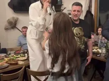 Женкарят си е женкар!! Жорж Башур "точи лиги" по Мария пред очите на Емилия и то навръх РД! (СНИМКИ от празника)