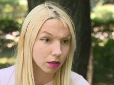 Карък! Протестите в Сърбия ПРЕЦАКВАТ Емили Тротинетката!