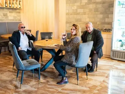 КМЕТОВЕ БАНДИТИ! Управник - наглец вилнее в “Нови Искър”, газейки безогледно закона!