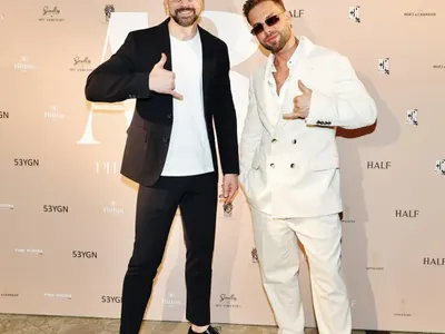 Книгата “АЗ” - моден шедьовър от Pitt Andreychev Снимки