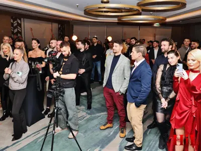 Книгата “АЗ” - моден шедьовър от Pitt Andreychev Снимки