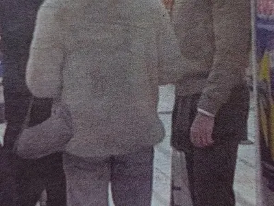 КОНФУЗ! Охрана в магазин проверява Ергенът Виктор за кражба (ПАПАРАШКИ СНИМКИ)