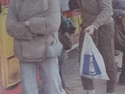 КОНФУЗ! Охрана в магазин проверява Ергенът Виктор за кражба (ПАПАРАШКИ СНИМКИ)