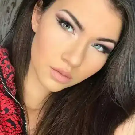 Косара от „Ергенът” си махнала силикона