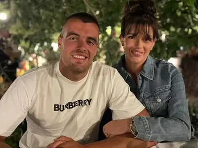 Красавица утешава спипаният с допинг Емил Нейков