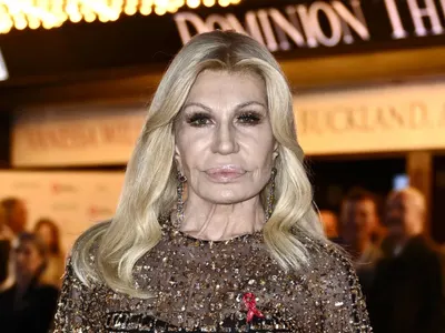 Краят на една ера. Донатела напусна модна къща Versace