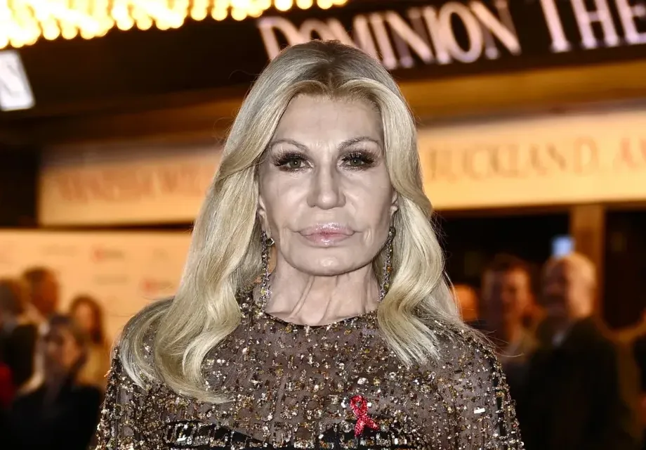 Краят на една ера. Донатела напусна модна къща Versace
