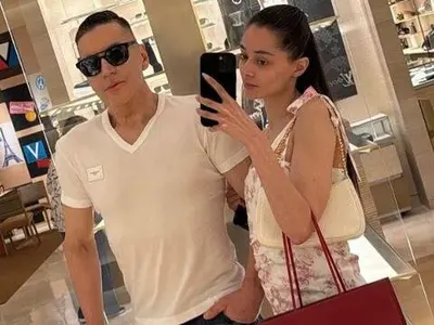 Кучкарката Валерия: Да не съм луда да раждам?! (цъфна по бански от хотела в Дубай - СНИМКИ)