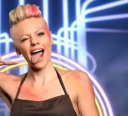 Купуват хладилник и гардероб с награда на Михаела Филева