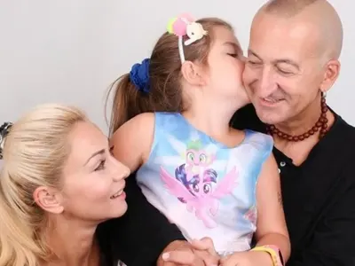 ЛУДНАХА: Дони и Нети „тормозят“ 13-годишната си дъщеря със „Зоната“! (Лилия теглила храната и свалила 15 кг – ВИЖ ТУК)