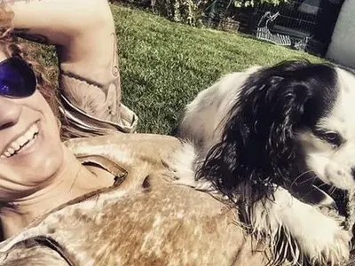 Люси Дяковска осинови куче