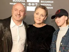 Мария Бакалова засенчи звездите на премиерата на "Те, вълните"