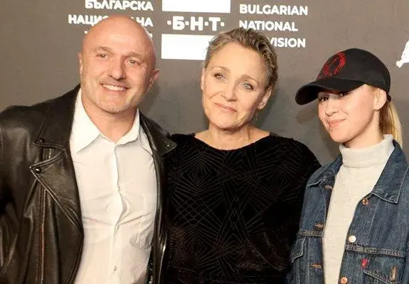 Мария Бакалова засенчи звездите на премиерата на "Те, вълните"