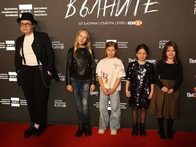 Мария Бакалова засенчи звездите на премиерата на "Те, вълните"