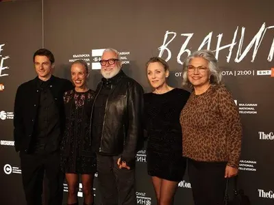 Мария Бакалова засенчи звездите на премиерата на "Те, вълните"