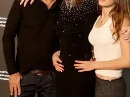 Мария Бакалова засенчи звездите на премиерата на "Те, вълните"