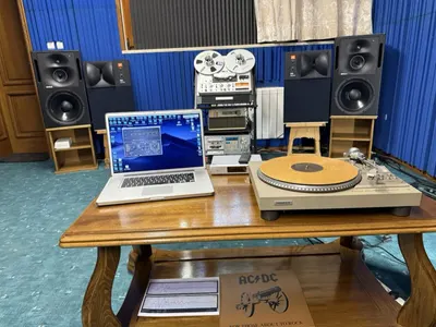 МАШИНА: Митко Пайнера тренира с дъската на Чък Норис  (СНИМКИ)