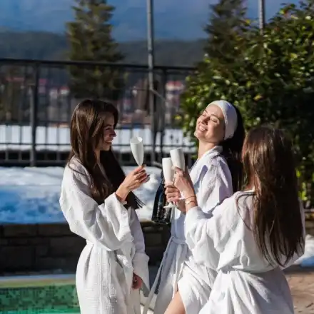 Maxi Park Hotel & SPA Велинград става женско царство за 8-ми март!