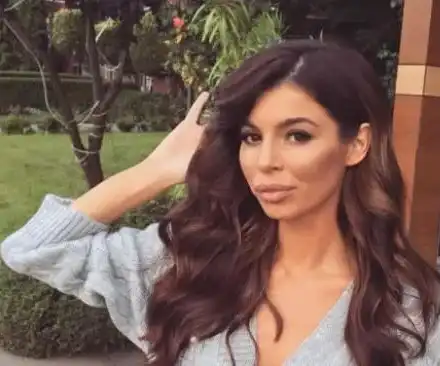 Мегз лъсна в садо-мазо клипове! Обожава да я разхождат на каишка и да лае като куче