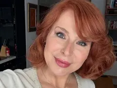 Мира Добрева призна защо си е отрязала косата