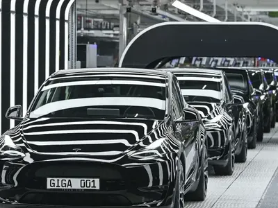 Множество взривни устройства са намерени в представителство на Tesla в Тексас